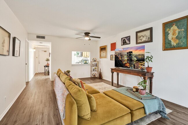Building Photo - 9460 Tangerine Pl