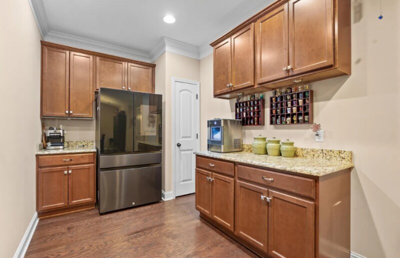 Building Photo - 6125 E McMillan Creek Dr