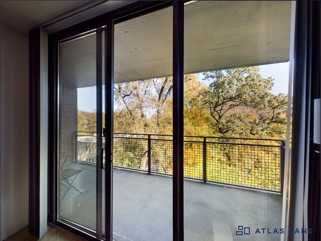 Building Photo - Professionally Managed, 2 Bedroom  1  Bathroom  Condo // Cleveland Park// Amenity Rich Condo