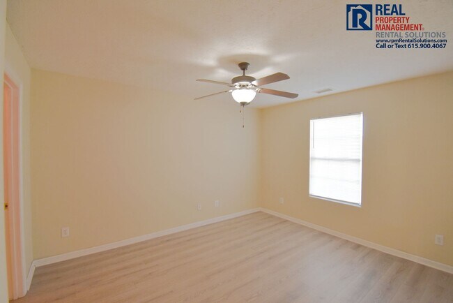 Building Photo - Wonderful 3 bedroom 3 bath home with HUGE bonus room! Washer/dryer included and attached garage!
