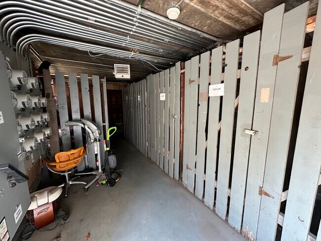 Building Photo - 7425 N Sheridan Rd