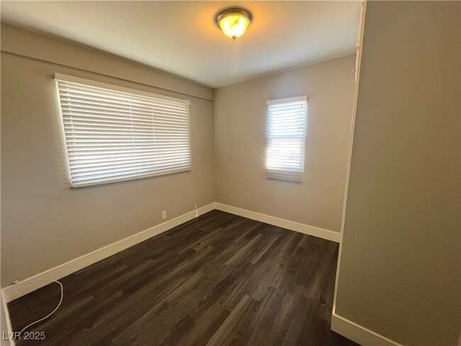 Building Photo - 221 S 10th St