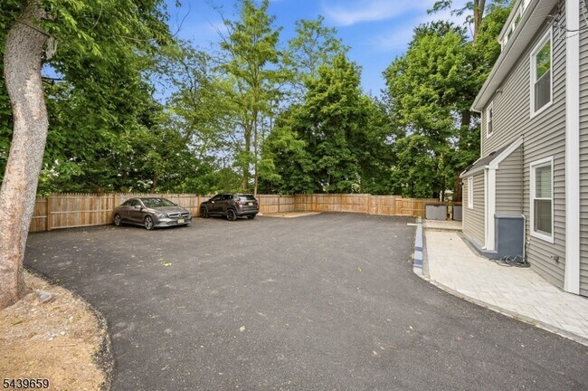 Building Photo - 40 Jardine Rd