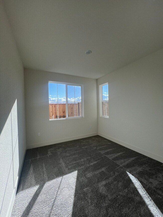 Building Photo - 1748 Jade Pl