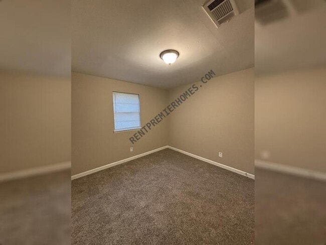 Building Photo - 607 S Jackson St