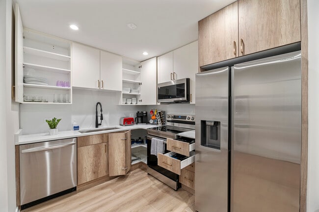 Building Photo - 7109 N Western Ave