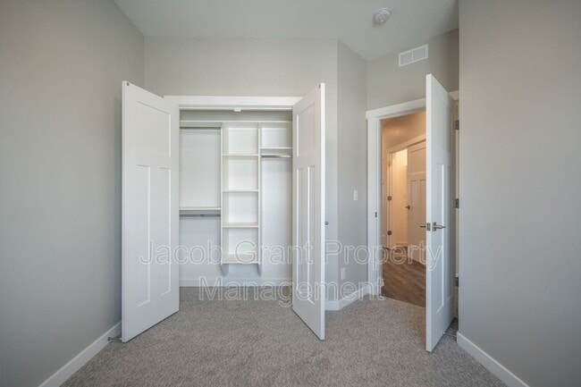 Building Photo - 1801 Jennie Lee Dr