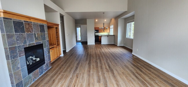 Building Photo - 1445 Highland Vw