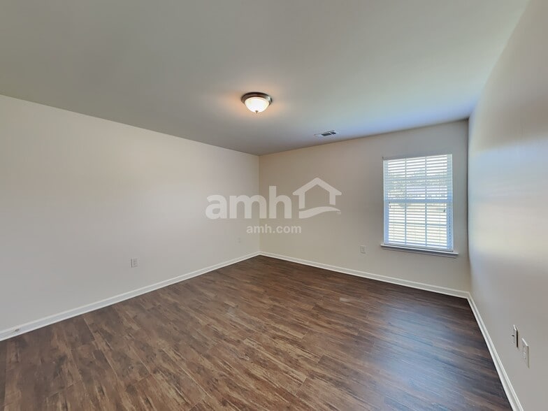 Building Photo - 1748 Eastway Dr