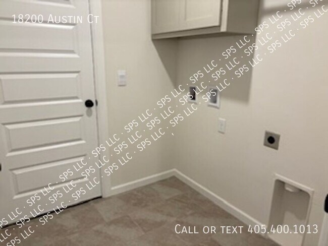 Building Photo - 18200 Austin Ct