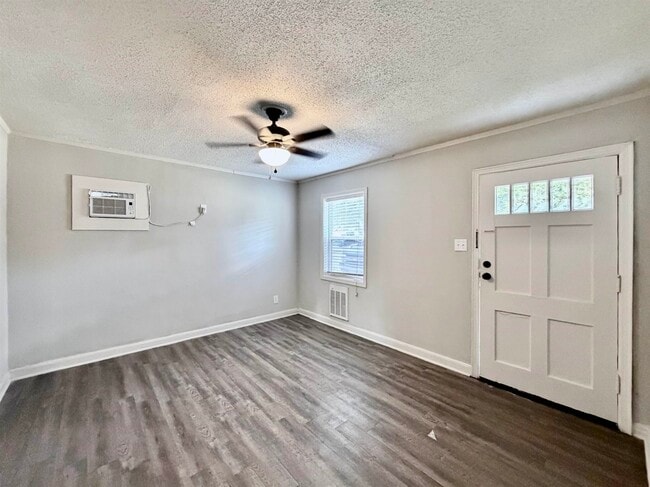 Building Photo - 4943 Buford Ave