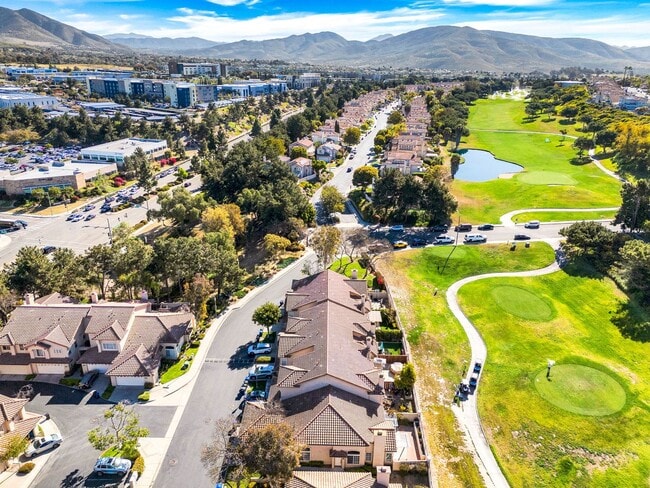 Building Photo - Charming 2 Bed | 2 Bath Single-Story Home with Golf Course Views!
