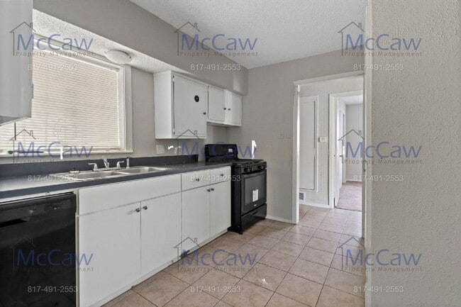 Building Photo - 425 Highcrest Dr