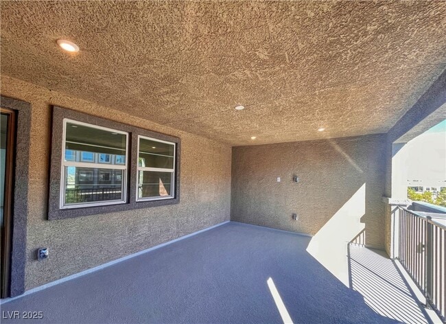 Building Photo - 8683 Luxuriant Ave