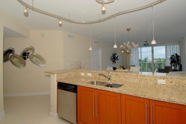 Building Photo - 2821 N Ocean Blvd