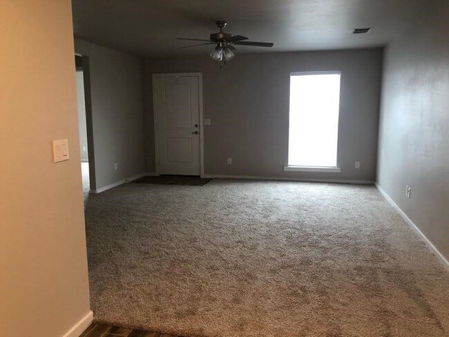 Building Photo - 13809 Paris