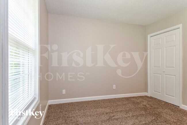 Building Photo - 1405 Somerset Crossing Ln