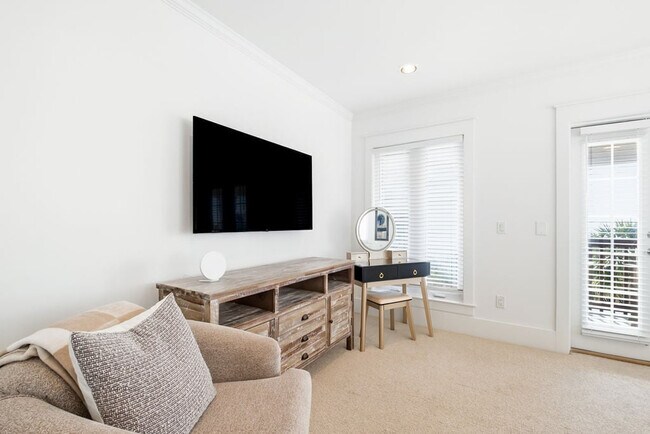 Building Photo - 22022 Front Beach Rd