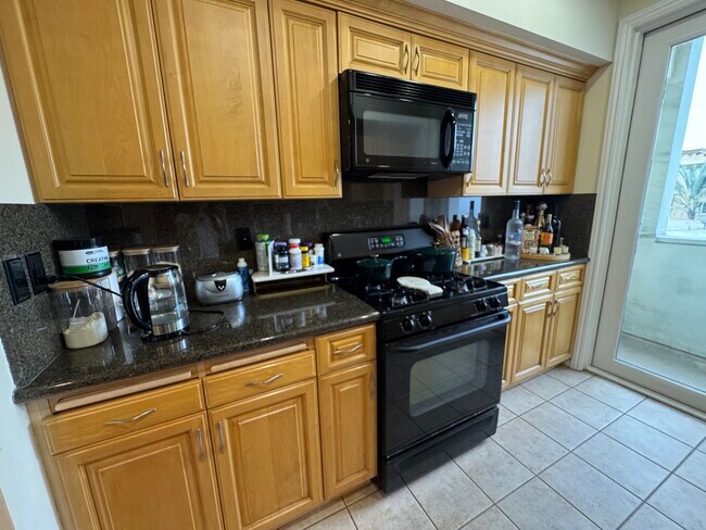 Building Photo - 1845 Beloit Ave