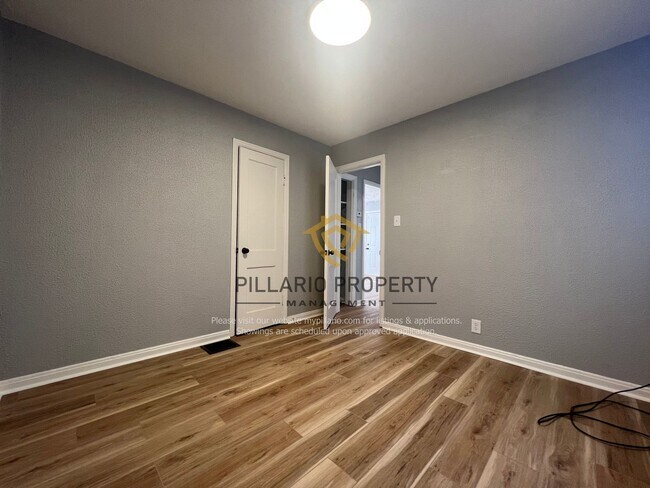 Building Photo - Newly Renovated, 4 Bedroom, 2 Bathroom Home Available NOW!