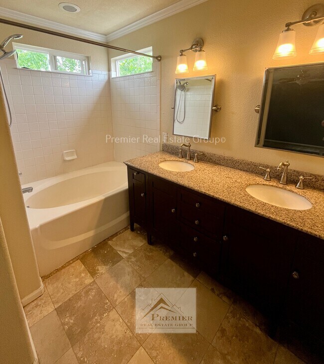 Building Photo - 7215 Edgebrook Dr