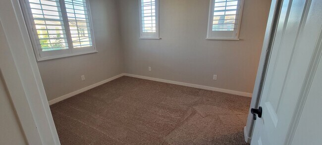 Building Photo - Gorgeous 4 bedroom 3 bath in Fiddyment Farm