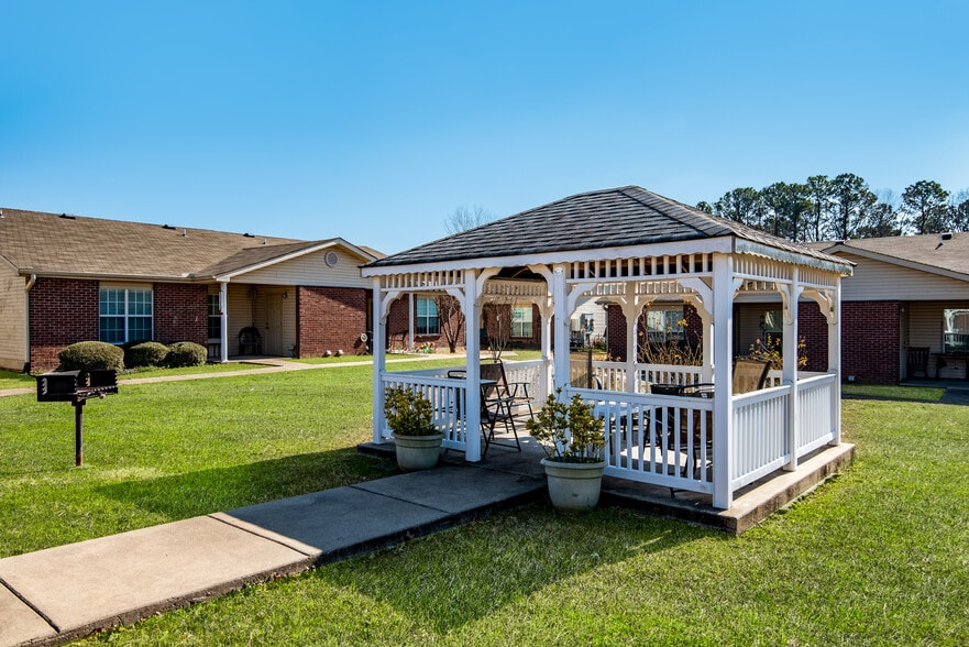 Building Photo - Residences at Sherwood