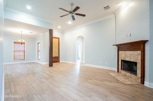 Building Photo - 101 Tara Oak Dr