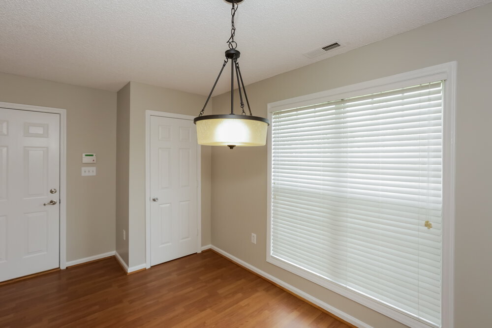 Building Photo - 310 Tamarack Dr