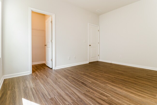 Building Photo - 245 Clydesdale Cir