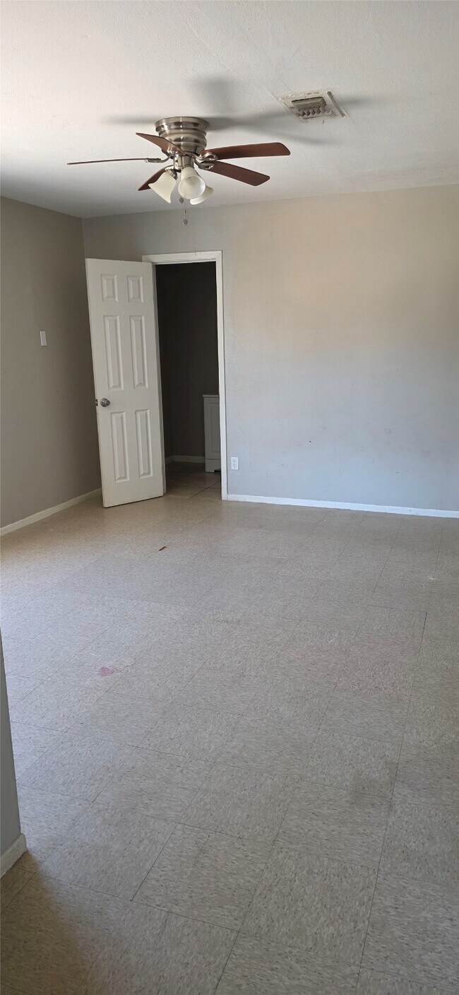 Building Photo - 5130 Chapman St