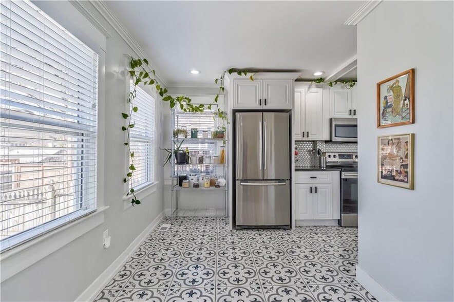 interior- 1st floor (Breakfast nook) - 4244 Holmes St