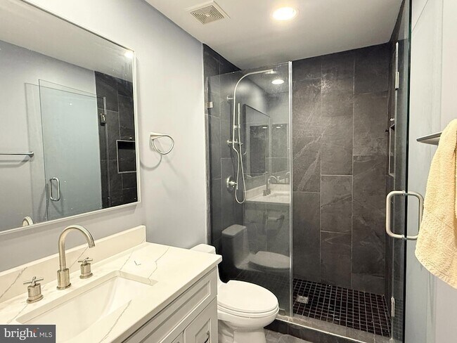 Building Photo - 819 Oak Knoll Terrace