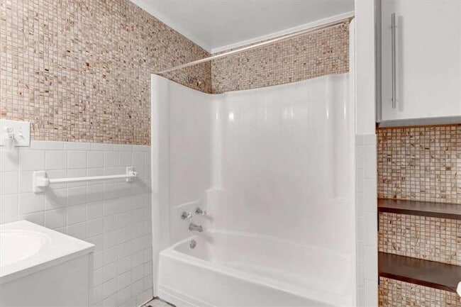 Building Photo - 952 Myrtle St NE