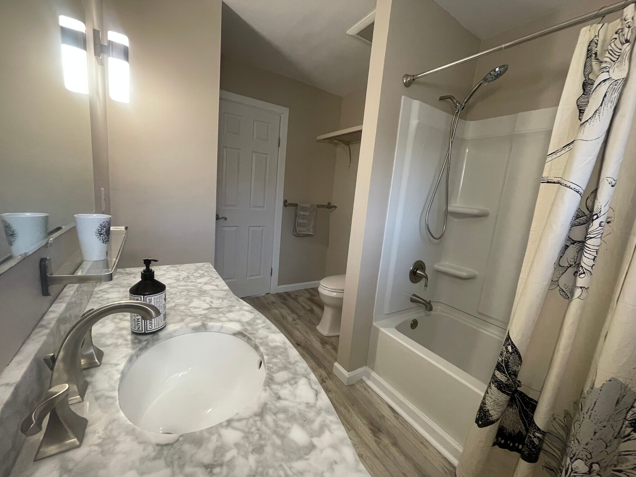 Full Bathroom - 387 Eichybush Rd