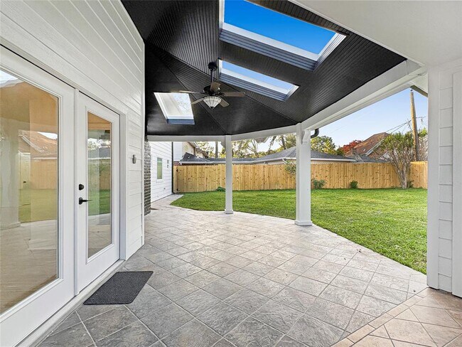 Building Photo - 5034 Oak Shadows Dr