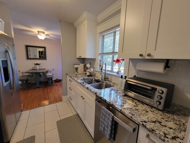 Building Photo - 404 Sable Ct