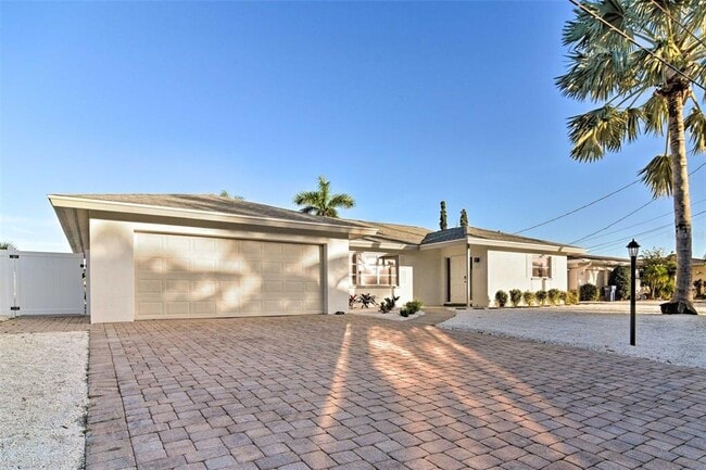 Building Photo - 4107 Coconut Terrace