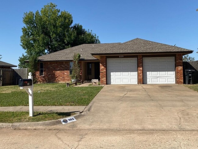 Primary Photo - 3 Bedroom Home for Lease in Moore