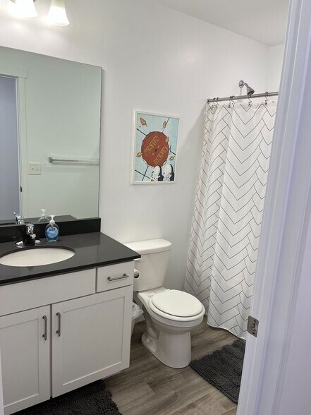 Building Photo - 1112 E Hatch Row