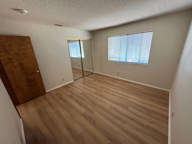 Building Photo - Spacious Central Ventura Home