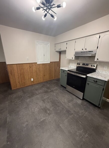 Building Photo - 215 Derhake Rd