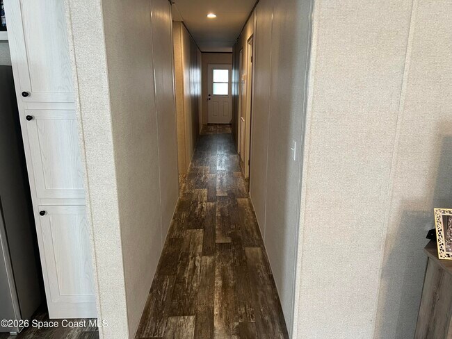 Building Photo - 194 Holiday Park Blvd NE