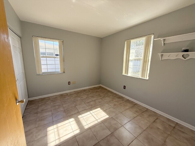 Building Photo - Charming 2-Bedroom in Spring Hill