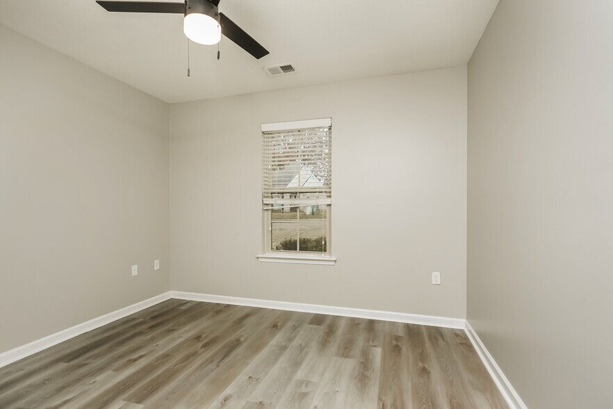 Building Photo - 3468 Avis Ln