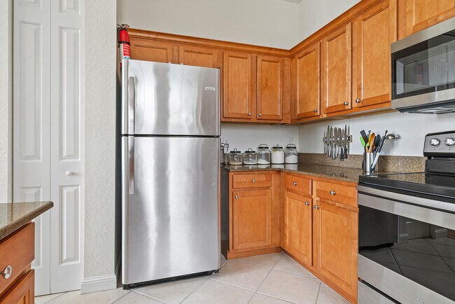 Building Photo - 690 Pacific Grove Dr
