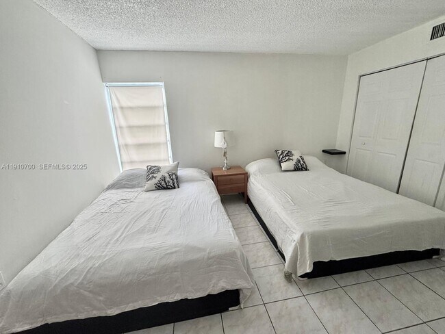 Building Photo - 3615 NE 167th St