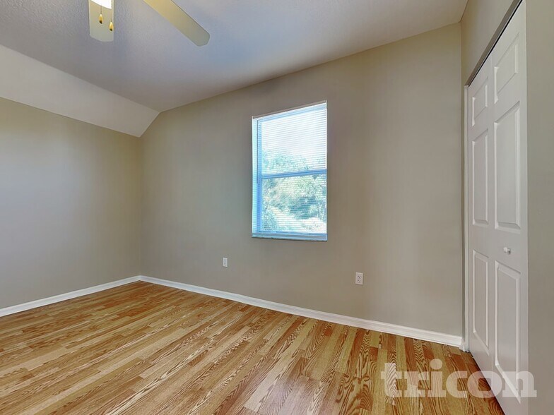 Building Photo - 10221 Summerview Cir
