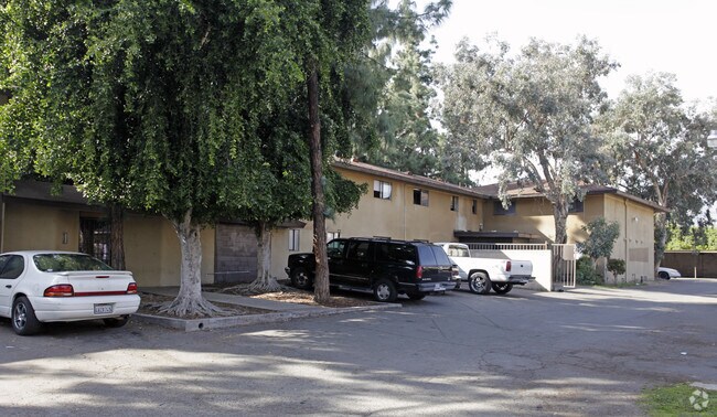 Primary Photo - Mountanside Manner Apartments