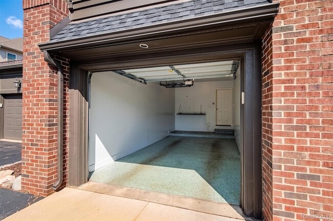 Building Photo - 805 N Sherman Dr